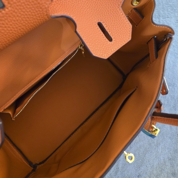 Elegant Orange Leather Handbag - Picture 6 of 7